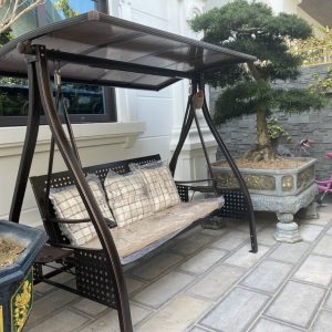 Xích Đu Nhập Khẩu 3 Chỗ Hợp Kim Nhôm Mái Che Năng Lượng Mã Q-1